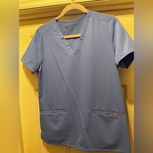 Figs casma scrub top